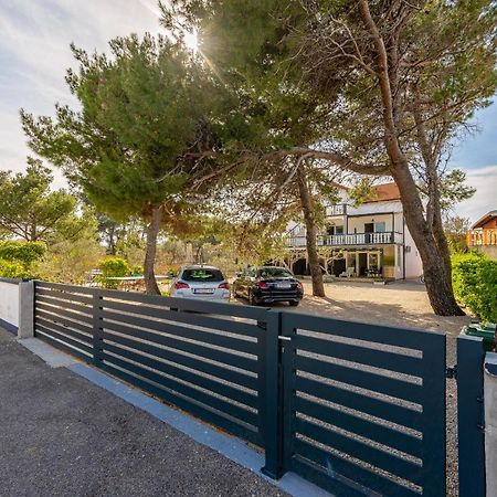 Apartments Villa Agape Vir Bagian luar foto