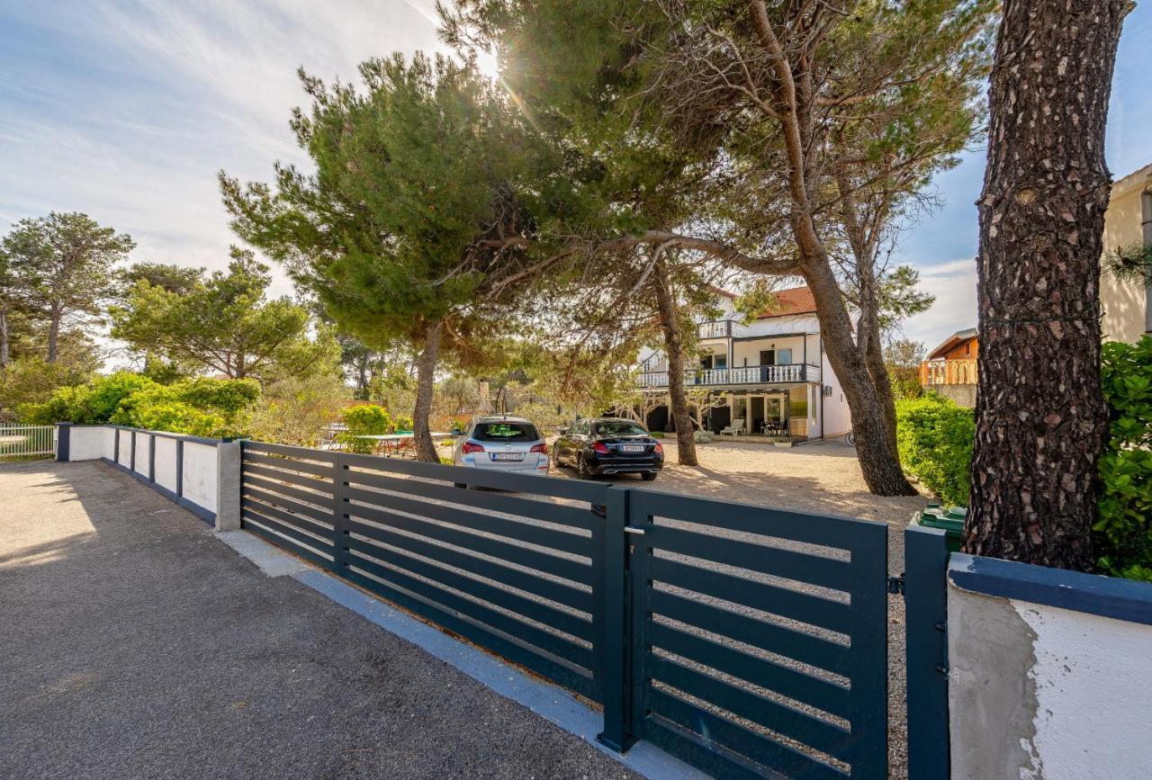 Apartments Villa Agape Vir Bagian luar foto