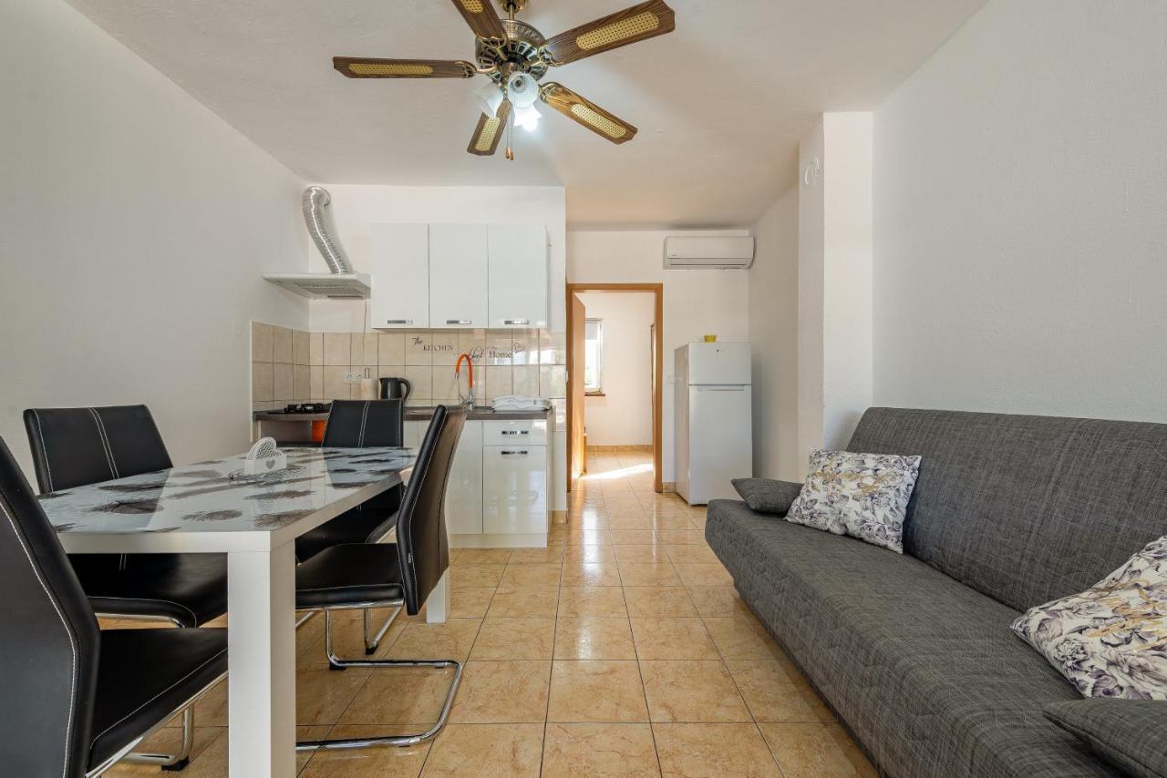 Apartments Villa Agape Vir Bagian luar foto