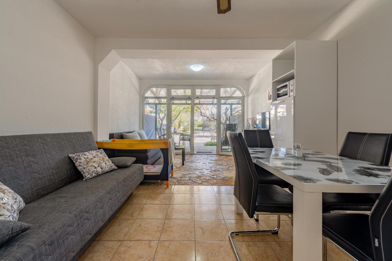 Apartments Villa Agape Vir Bagian luar foto