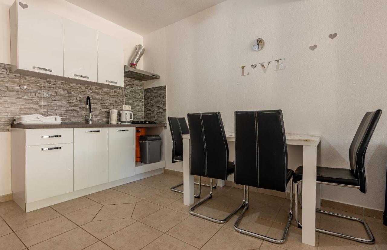 Apartments Villa Agape Vir Bagian luar foto