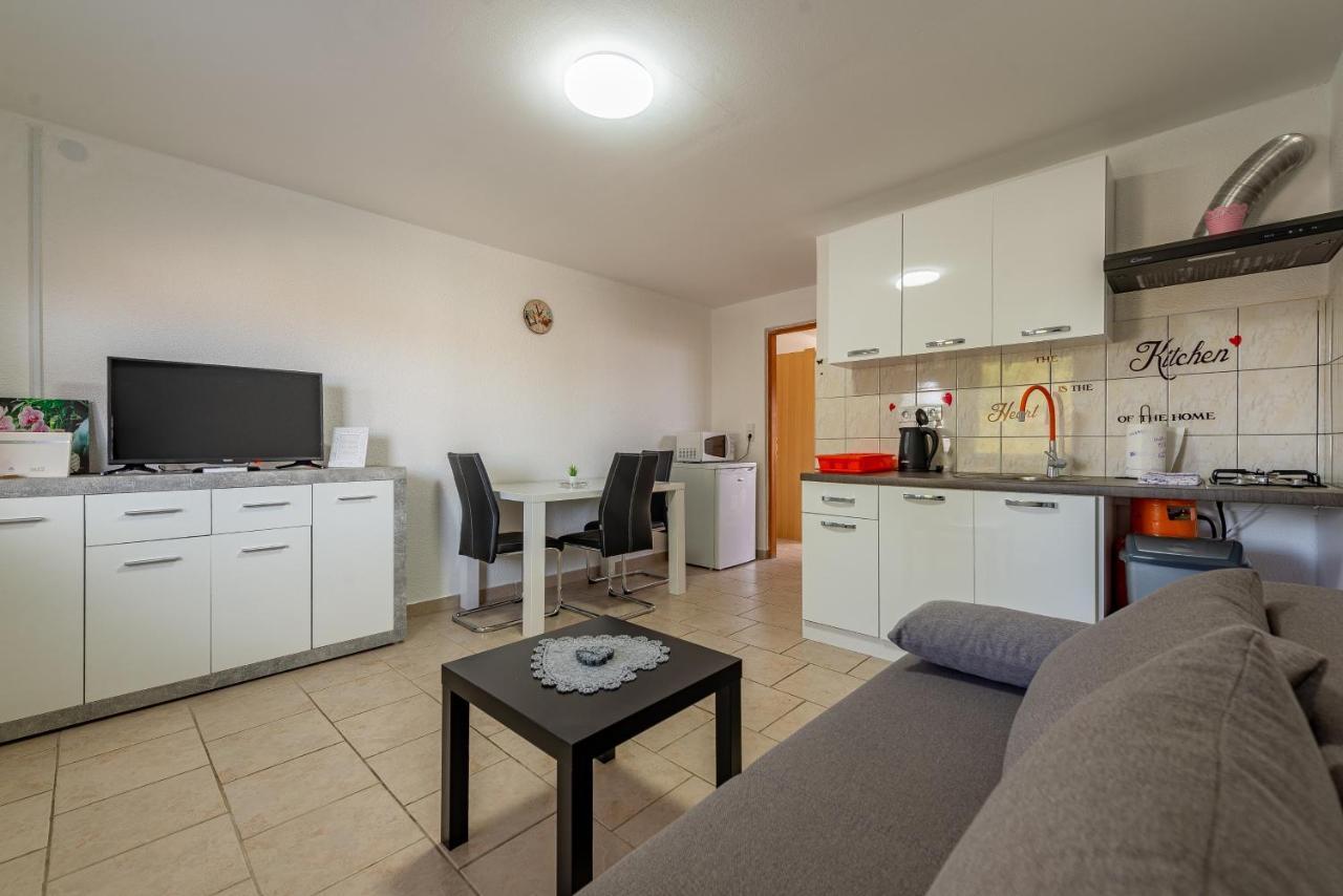 Apartments Villa Agape Vir Bagian luar foto