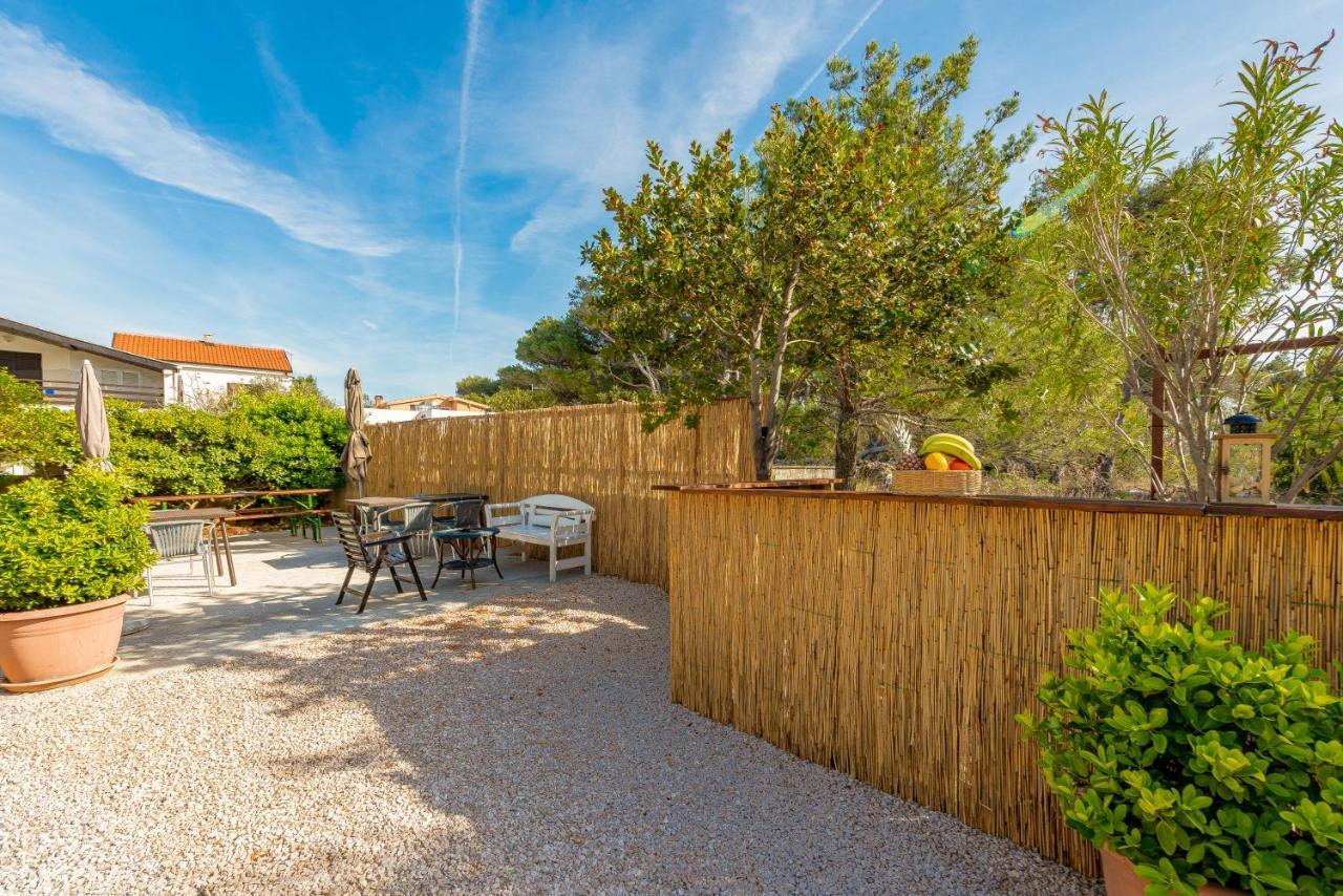 Apartments Villa Agape Vir Bagian luar foto