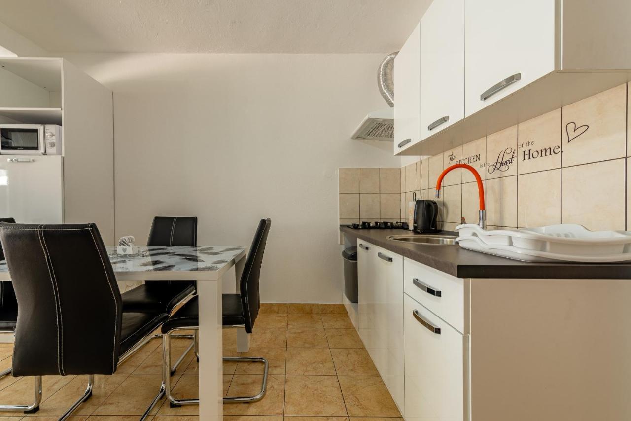 Apartments Villa Agape Vir Bagian luar foto